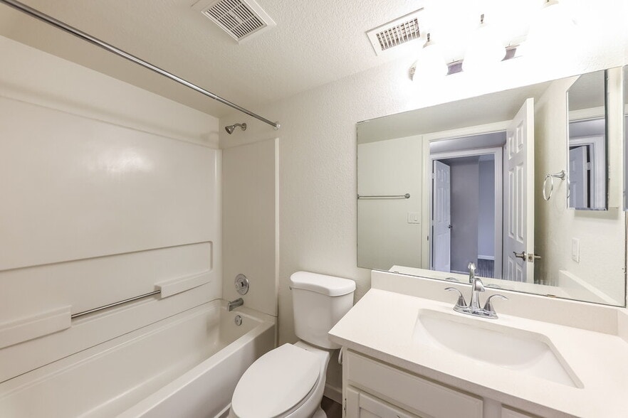 Building Photo - 8938 N 64th Ln