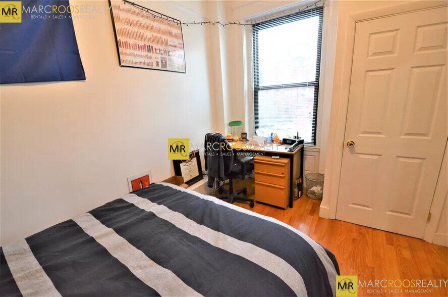 Building Photo - 521 Beacon St