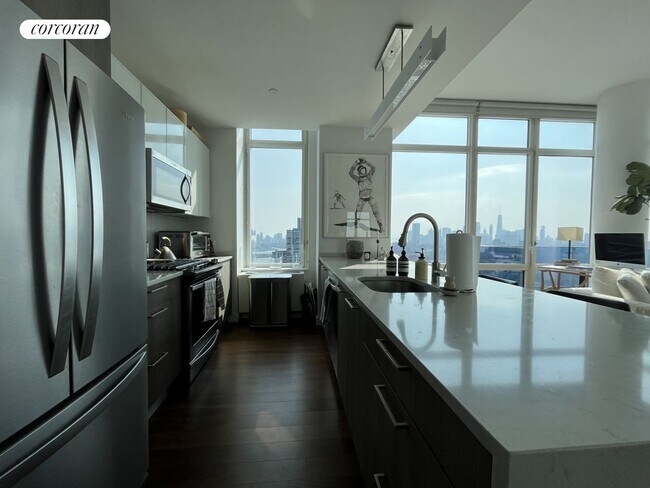 Building Photo - 2 N 6th Pl