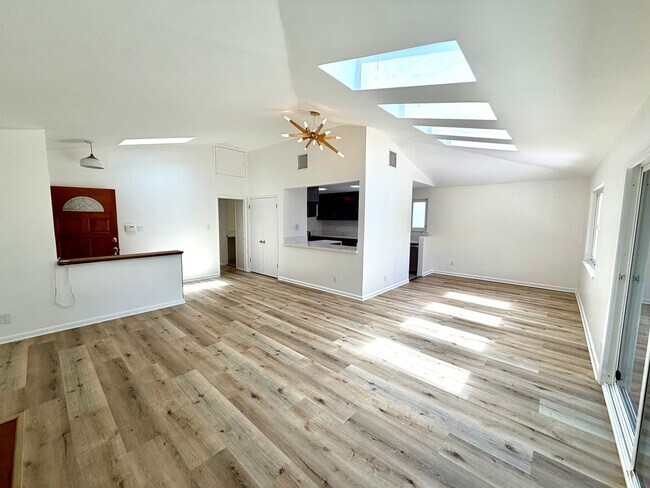 Building Photo - Beautiful Newly Renovated 3BD 2BA