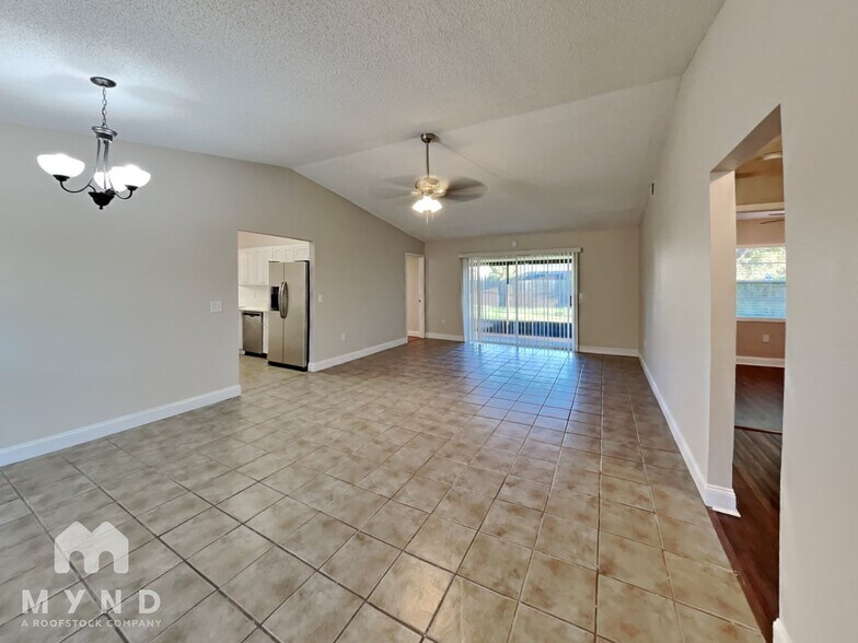 Building Photo - 712 Stillview Cir