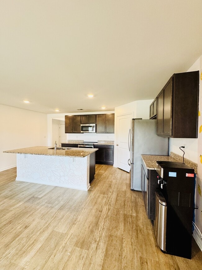 Building Photo - 809 Woodland Farms Cir
