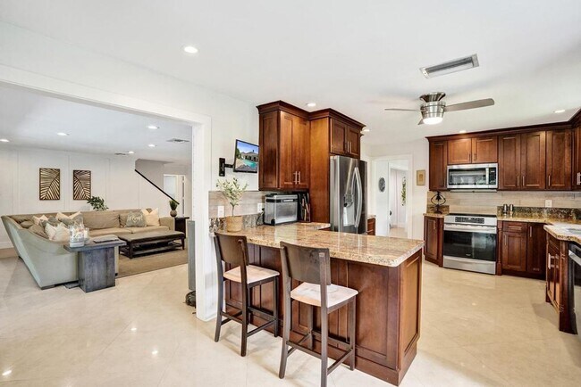 Building Photo - Boca Raton Beautifully Updated 4 Bedroom Pool Home