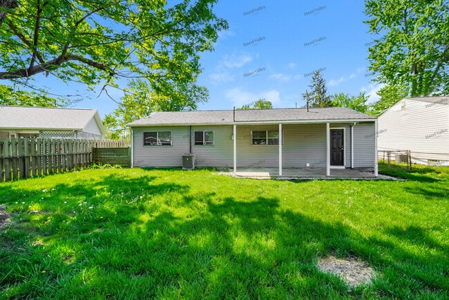 Building Photo - 3871 Laguna Dr