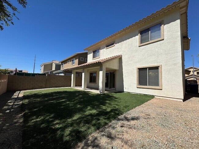 Building Photo - * $400 off move-in! Call today!!* Spacious 3 Bed Home with Office in Glendale - 2 Car Garage - Fr...