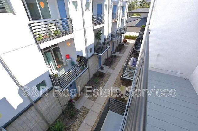 Building Photo - 5008 S MacDill Ave