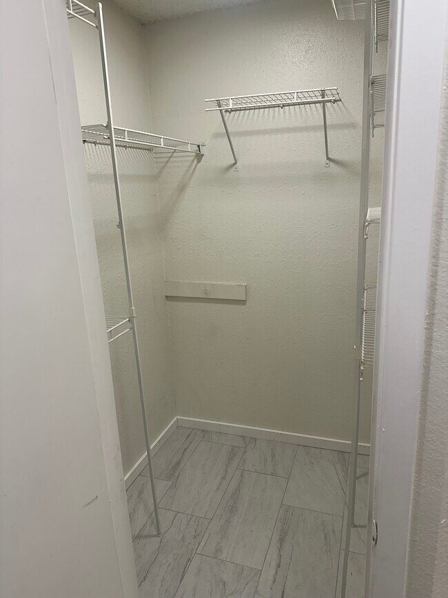 Building Photo - 8608 Brookridge Dr