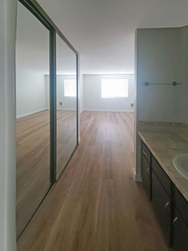 Building Photo - View of Renton Valley 2b/1.5ba Condo ***COMING SOON***