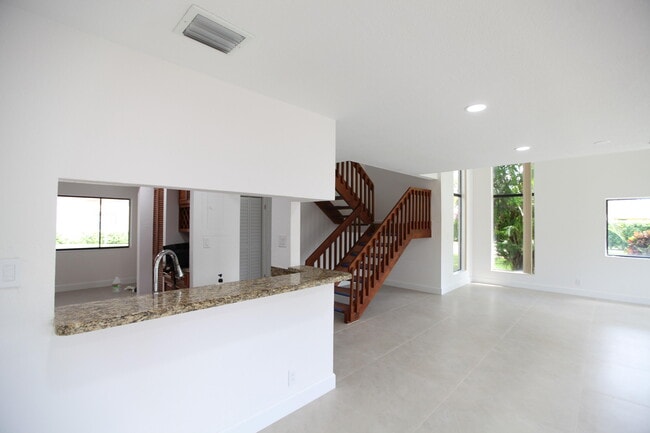 Building Photo - 1619 Cypress Pointe Dr