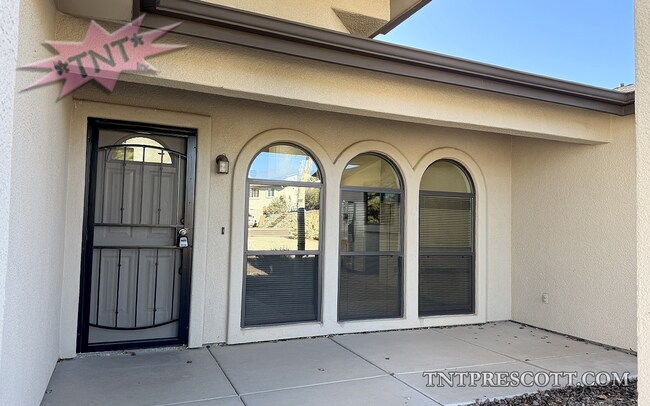 Building Photo - Home in Cliff Rose HOA ~ Winter Special!!