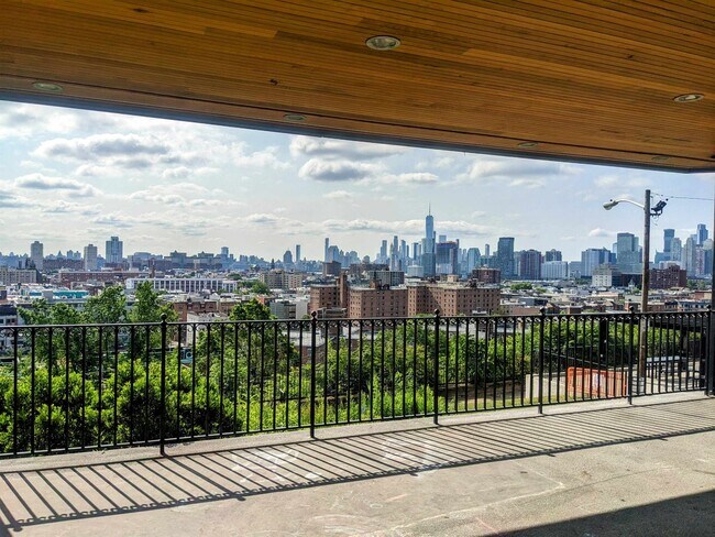 Building Photo - 96 Bowers St