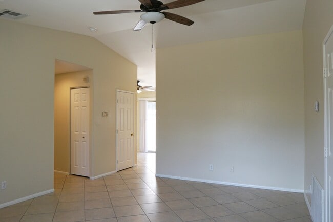 Building Photo - 52205 Avenida Velasco