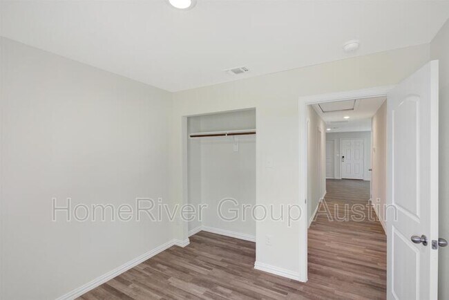 Building Photo - 410 S 12th St