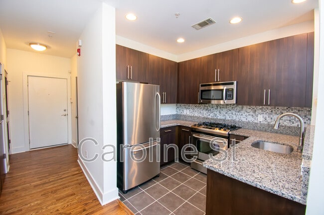 Building Photo - 1245 Caroline St NE