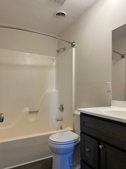 Building Photo - 100 Holmes Dr