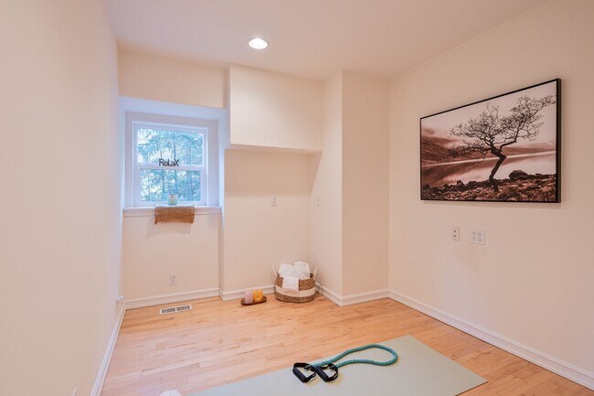 Building Photo - PRICE REDUCTION 5 Bedroom Home in the Sought-After Hillshire Estates of Bull Mountain