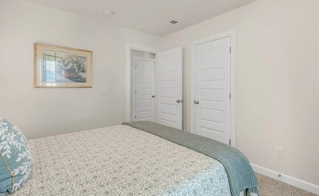Building Photo - Modern 3 Bedroom Home Available October 1s...