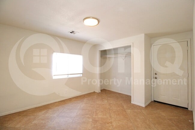 Building Photo - 642 S Jefferson St