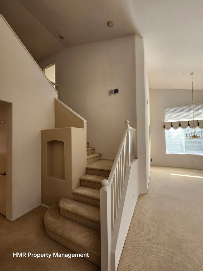 Building Photo - Beautiful two-story in Hunter's Ridge