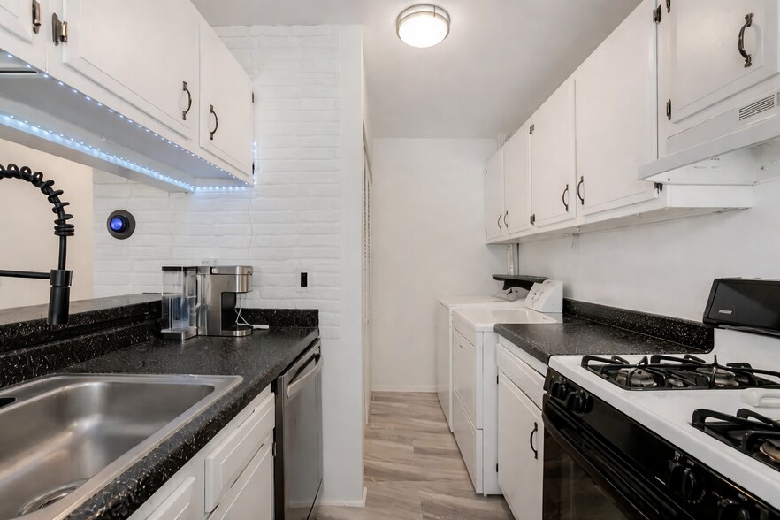 Kitchen/ Laundry - 1277 Pearl Ave