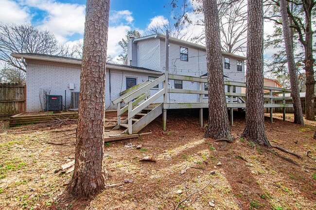 Building Photo - 6 Lisa Ct