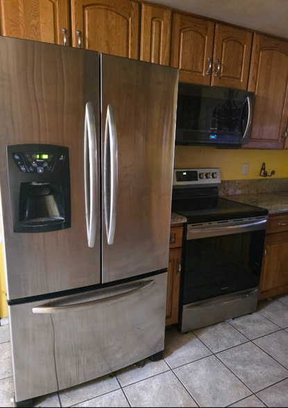 Building Photo - 3154 Valaria Dr N