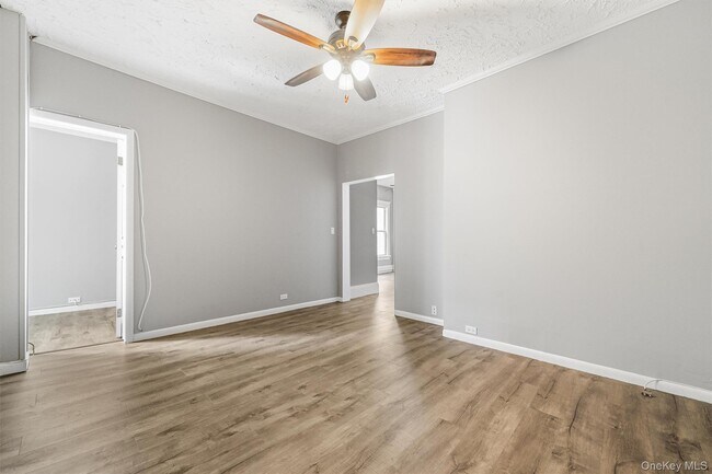 Building Photo - 17 Lawrence Ave