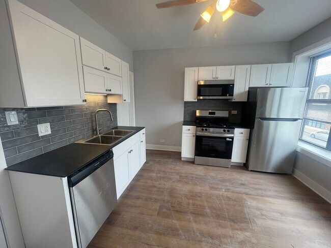 Building Photo - 4393 N Elston Ave