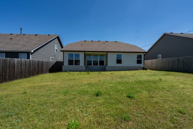 Building Photo - 3 Bed | 2 Bath in Broken Arrow!