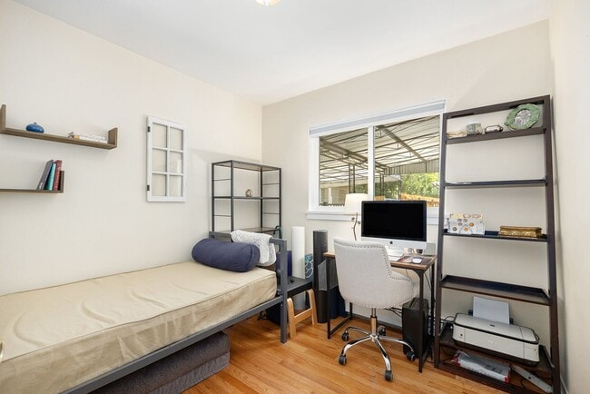 Building Photo - Charming 2bed/1.5bath Bungalow near Wash Park