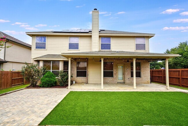 Building Photo - Gorgeous 5-Bedroom, 3.5-Bathroom Home Near...