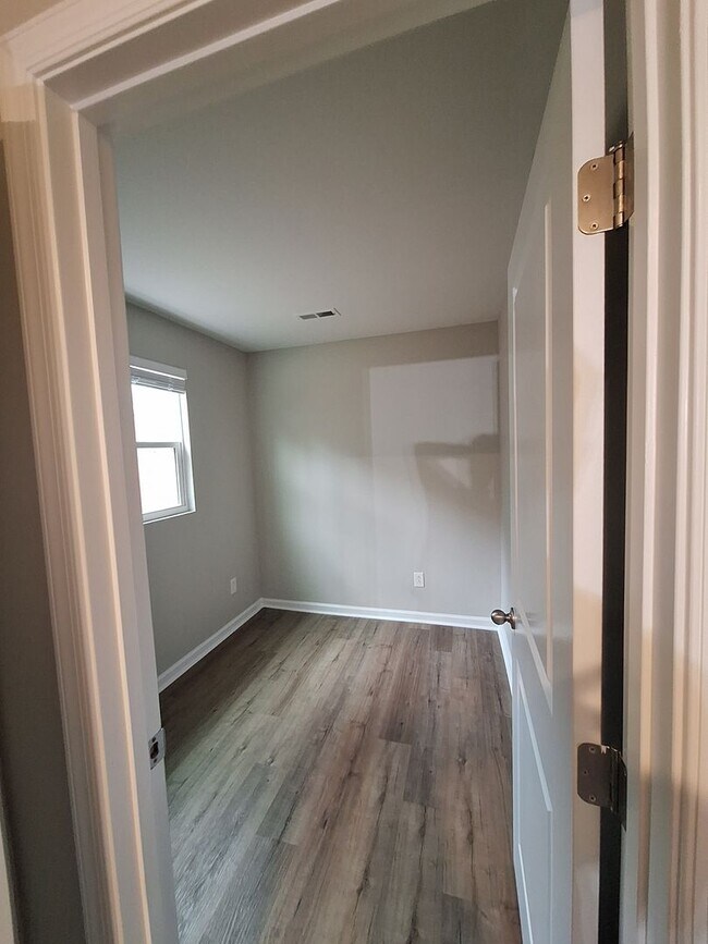 Building Photo - Wonderful Two Story Four Bedroom Home in Northeast Columbia!