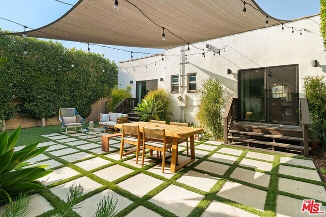Building Photo - 1414 S Curson Ave
