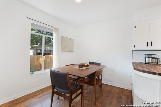 Building Photo - ~~COZY 3BD/2BA HOME! HIGHLANDS HIGH SCHOOL!!~~