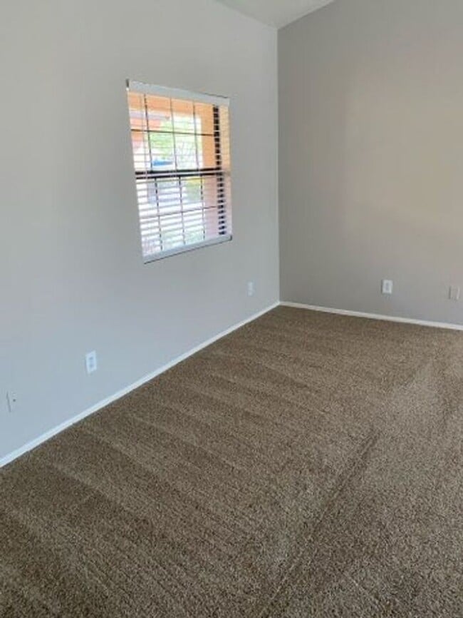 Building Photo - 5249 N Adobe Cir