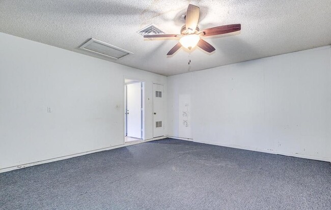 Building Photo - 2439 E Del Rio Dr