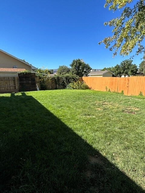 Building Photo - 425 Gold Rush Dr