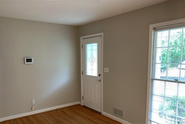 Building Photo - 1213 Oakwood St