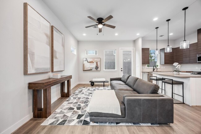 Building Photo - 303 Charlock St