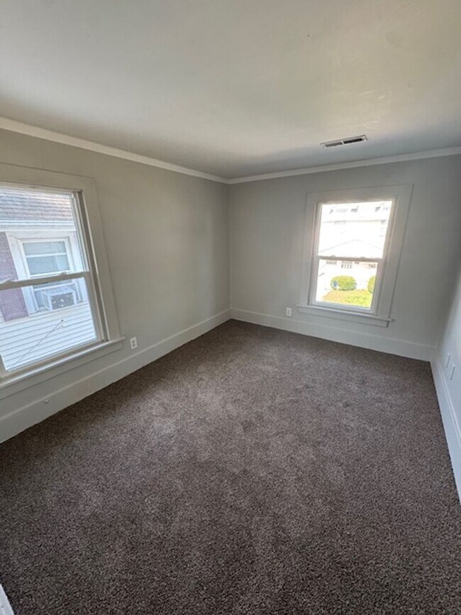 Building Photo - 1626 Kelly Dr