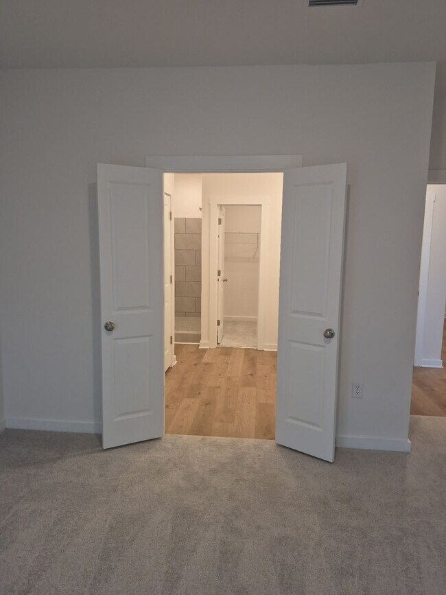 Building Photo - Free Wi-Fi for the first year! 4 Bed/2 Bat...