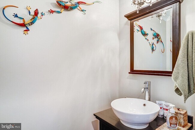 Building Photo - 6302 Shiplett Blvd