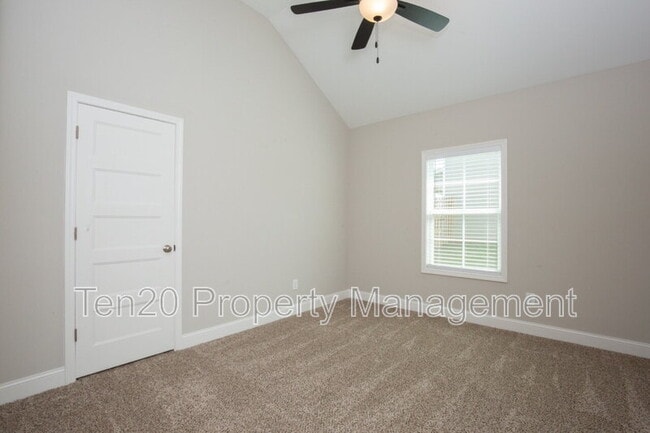 Building Photo - 9827 Yellow Pine Rd