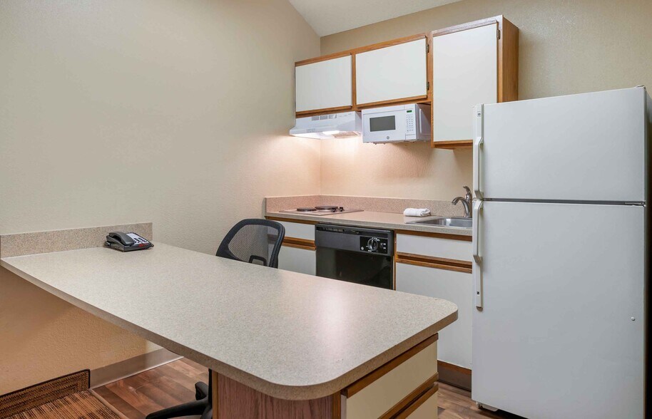 Building Photo - Furnished Studio-Indianapolis - West 86th St.