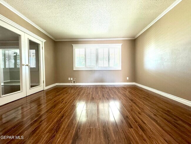 Building Photo - 10288 Lakeview Dr