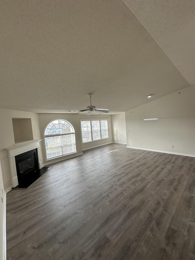 Building Photo - 6112 Hedgecock Cir