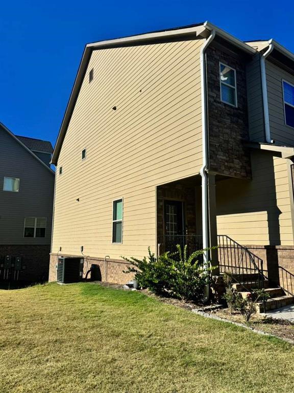 Building Photo - 2215 Manor Pointe Dr