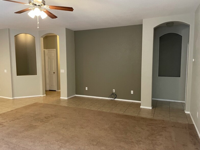 Building Photo - 14627 W Crocus Dr