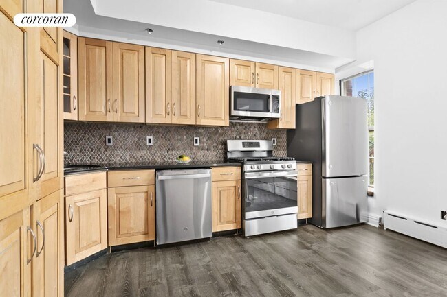 Building Photo - 553 Clinton St