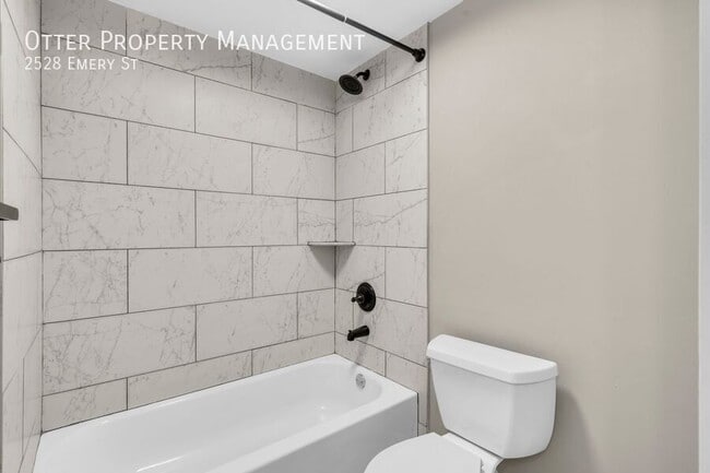 Building Photo - 2528 Emery St